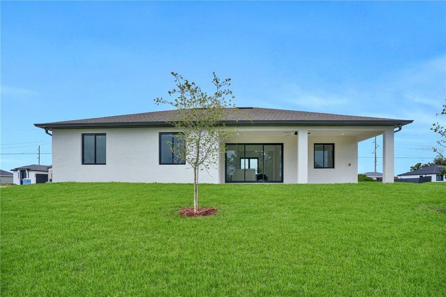 Exterior details and patio area of a home in , Cape Coral (Image 33).
