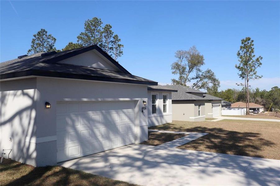 Exterior details and patio area of a home in , Citrus Springs (Image 24).