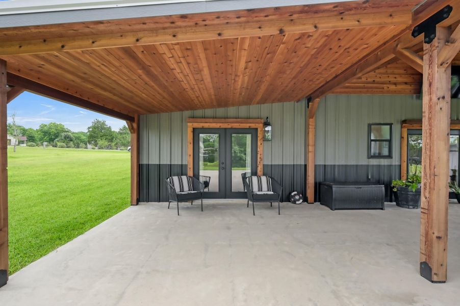 Exterior details and patio area of a home in , Willis (Image 4).