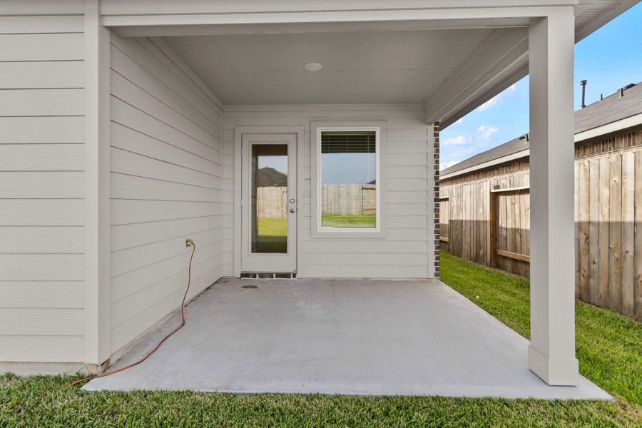 Exterior details and patio area of a home in , Splendora (Image 3).