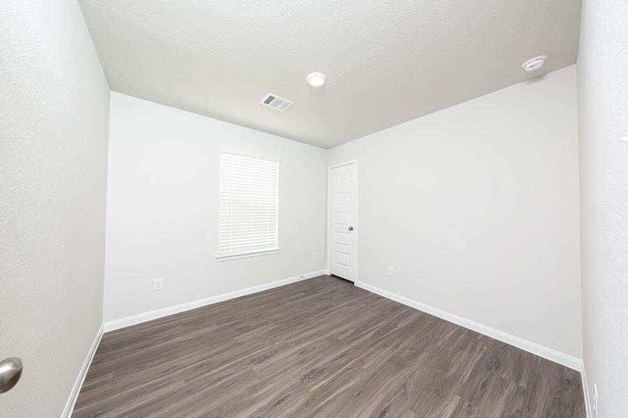 Spacious, unfurnished interior of a new home in River's Edge, Conroe (Image 25).