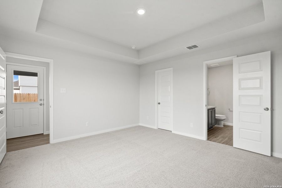 Spacious, unfurnished interior of a new home in Dauer Ranch, New Braunfels (Image 14). Spacious, unfurnished interior of a new home in Dauer Ranch, New Braunfels (Image 14).