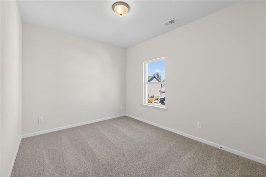 Spacious, unfurnished interior of a new home in Victoria Heights, Dallas (Image 27).
