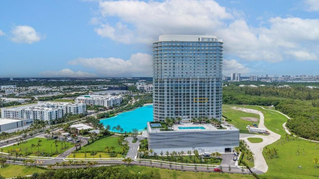 Condo located in Miami, FL showcasing its design and architecture (Image 3).