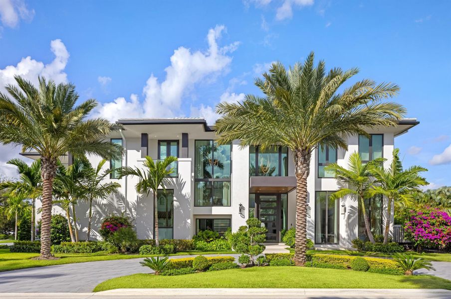 Condo located in Boca Raton, FL showcasing its design and architecture (Image 5). Condo located in Boca Raton, FL showcasing its design and architecture (Image 5).