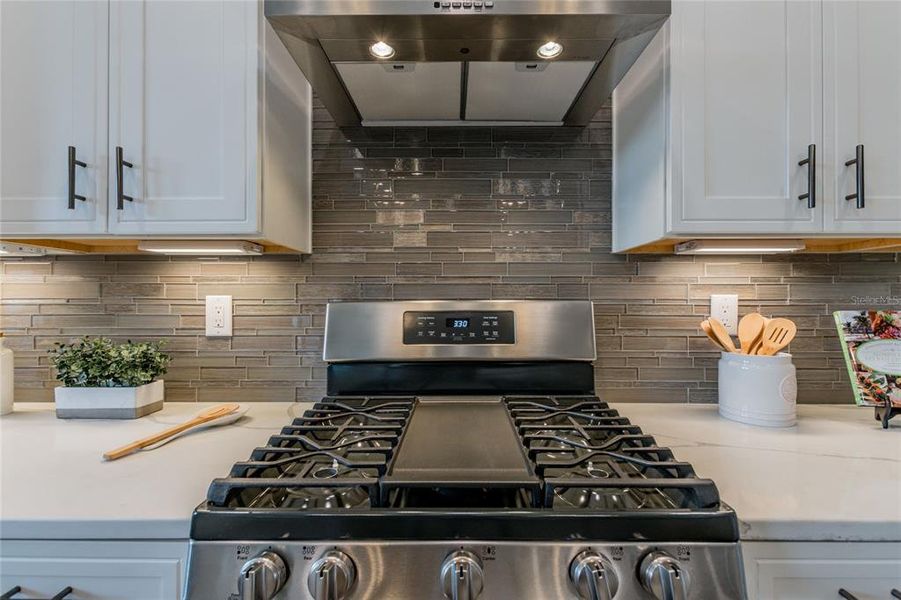Furnished interior view inside a new home in , Tarpon Springs (Image 10).