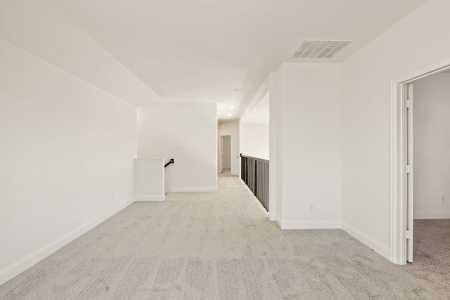 Spacious, unfurnished interior of a new home in Lake Breeze, Lavon (Image 34).