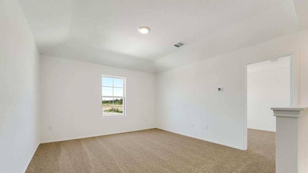 Spacious, unfurnished interior of a new home in Durango, Mustang Ridge (Image 18).