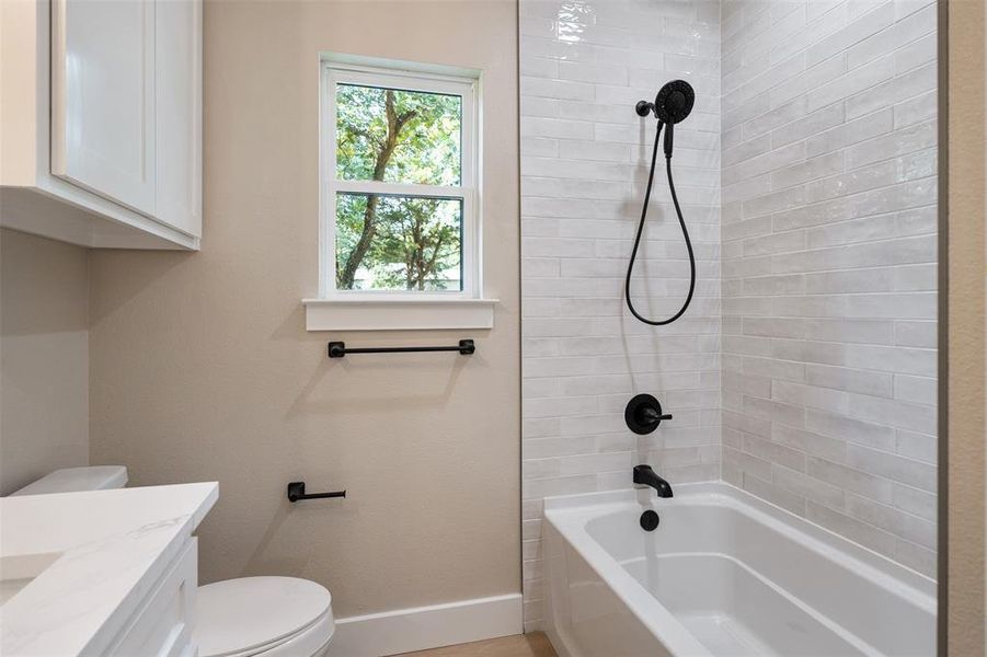 Close-up of interior finishes inside a home in , Gun Barrel City (Image 15).