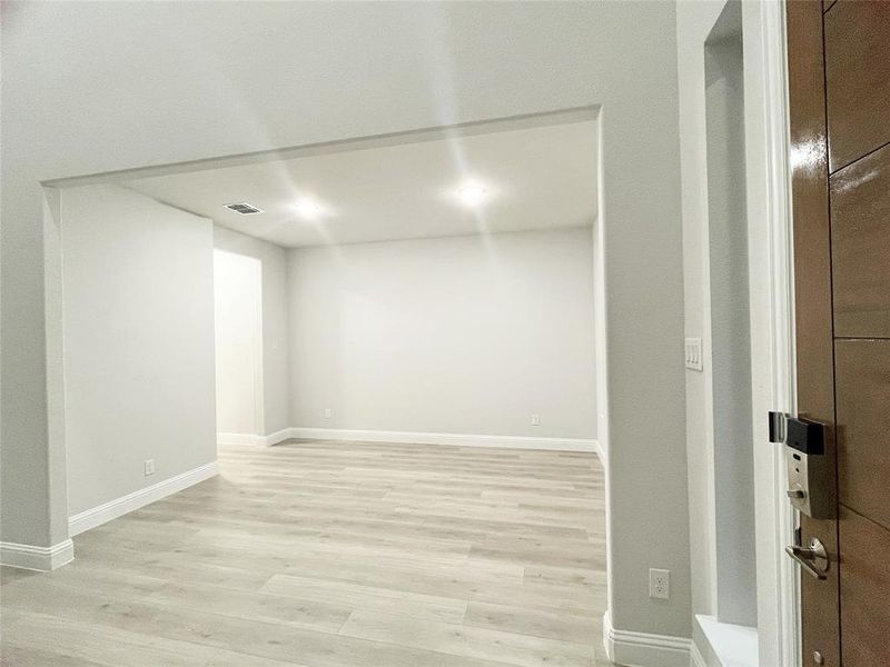 Spacious, unfurnished interior of a new home in Northlake Estates 65s, Little Elm (Image 33).