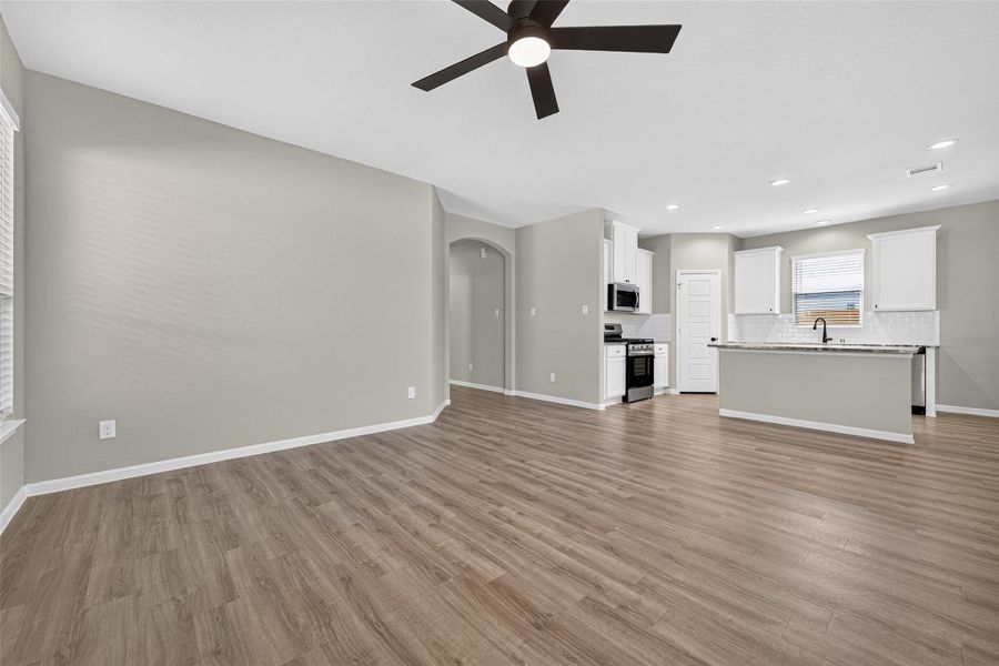 Spacious, unfurnished interior of a new home in La Segarra, Brookshire (Image 30).