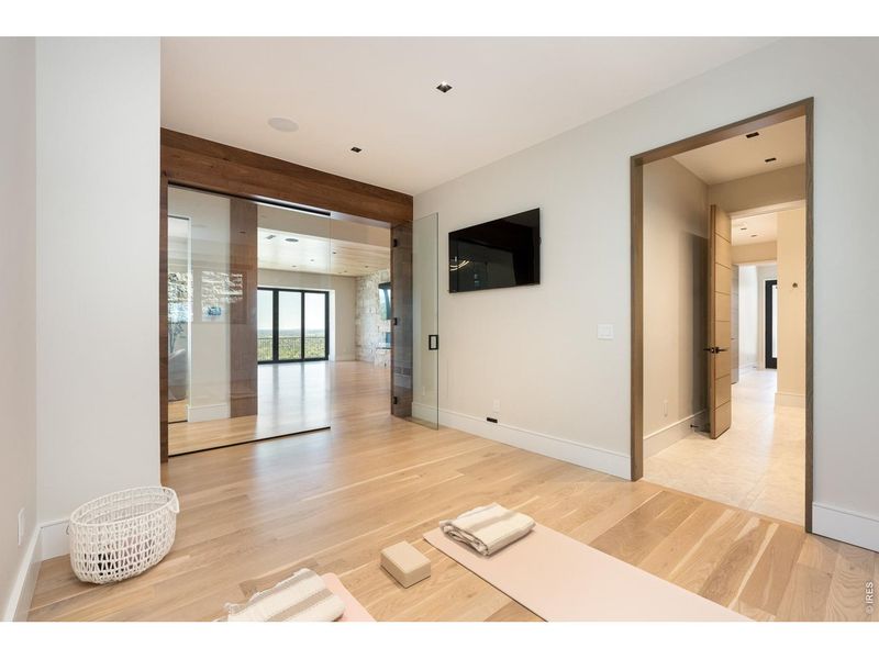 Spacious, unfurnished interior of a new home in , Boulder (Image 25).