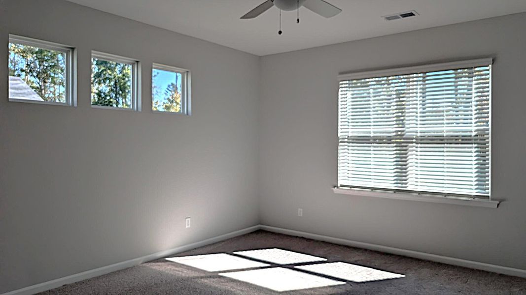 Spacious, unfurnished interior of a new home in Parker's Preserve, Ridgeville (Image 13).