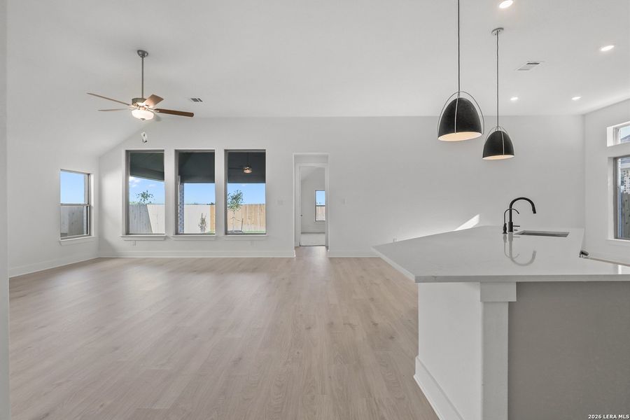 Spacious, unfurnished interior of a new home in Nopal Valley, San Antonio (Image 26).