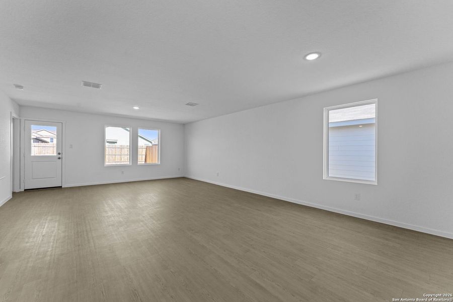 Spacious, unfurnished interior of a new home in Friendship Oaks: Watermill Collection, Fredericksburg (Image 9).