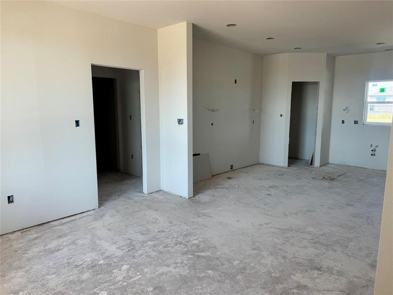Spacious, unfurnished interior of a new home in , Tuscola (Image 7).