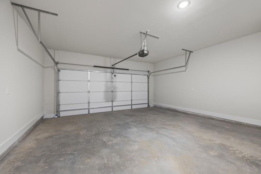 Spacious, unfurnished interior of a new home in , Hartwell (Image 37).