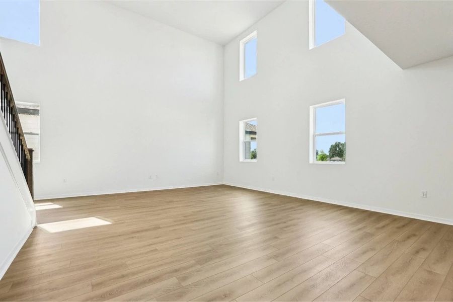 Spacious, unfurnished interior of a new home in Ardisia Park, New Smyrna Beach (Image 14).