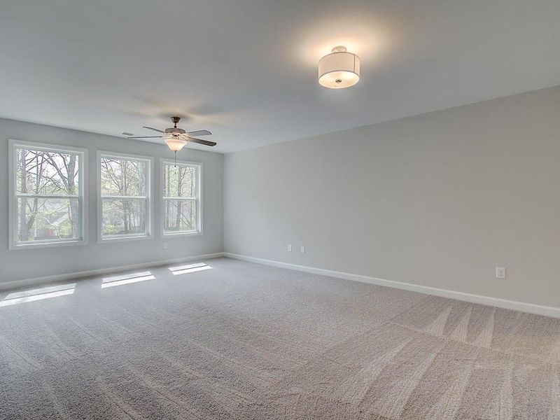Spacious, unfurnished interior of a new home in Oak Valley Estates, Marietta (Image 10).