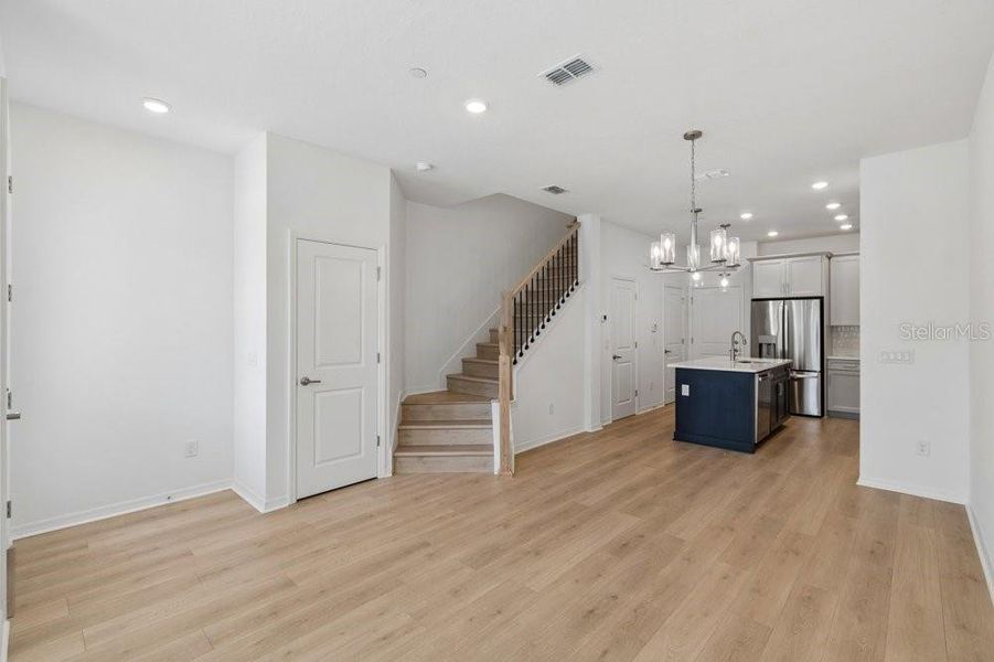Spacious, unfurnished interior of a new home in , Orlando (Image 3).