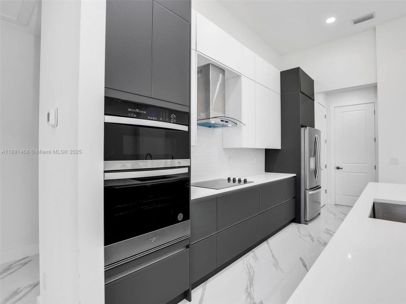 Furnished interior view inside a new home in , Cape Coral (Image 4).