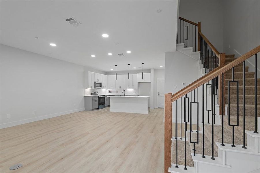 Spacious, unfurnished interior of a new home in , Rowlett (Image 22).