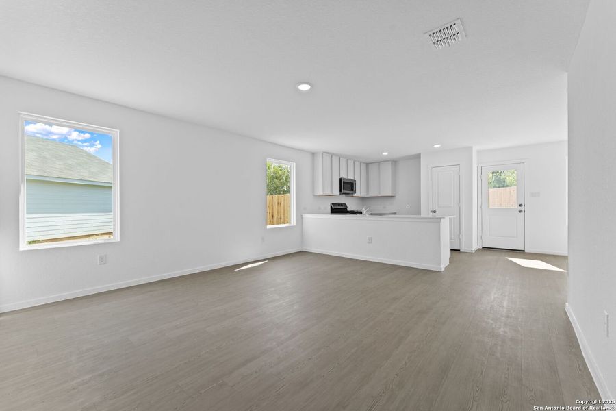 Spacious, unfurnished interior of a new home in Torian Village: Watermill Collection, San Antonio (Image 14). Spacious, unfurnished interior of a new home in Torian Village: Watermill Collection, San Antonio (Image 14).