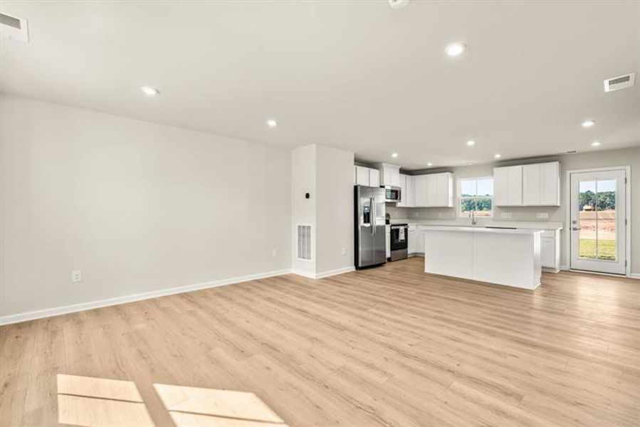 Spacious, unfurnished interior of a new home in Brookshire, Sanford (Image 11).