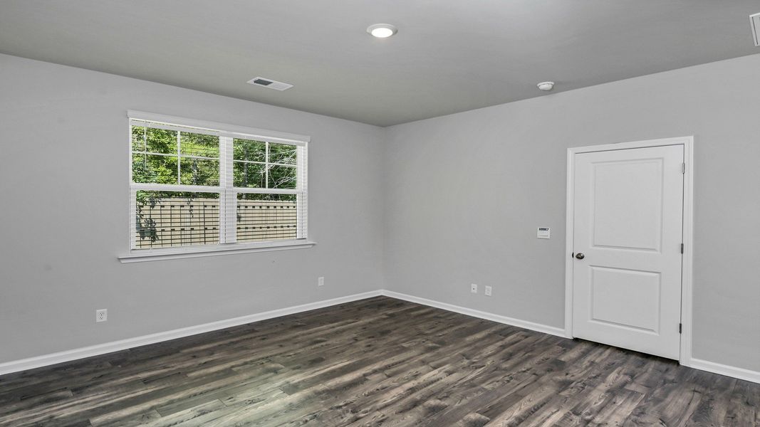 Spacious, unfurnished interior of a new home in Sease's Pond, Gilbert (Image 20).