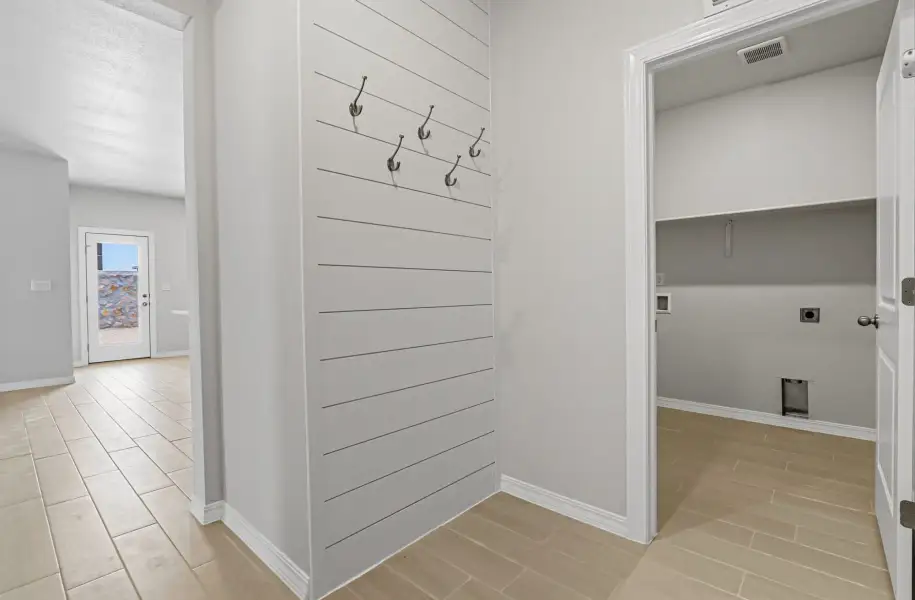 Representative unfurnished interior of a home built from the Poppy by View Homes in Paseo del Este, El Paso (Image 32).