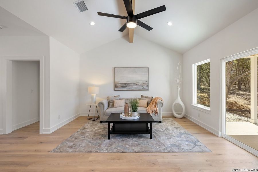 Furnished interior view inside a new home in , Blanco (Image 25).