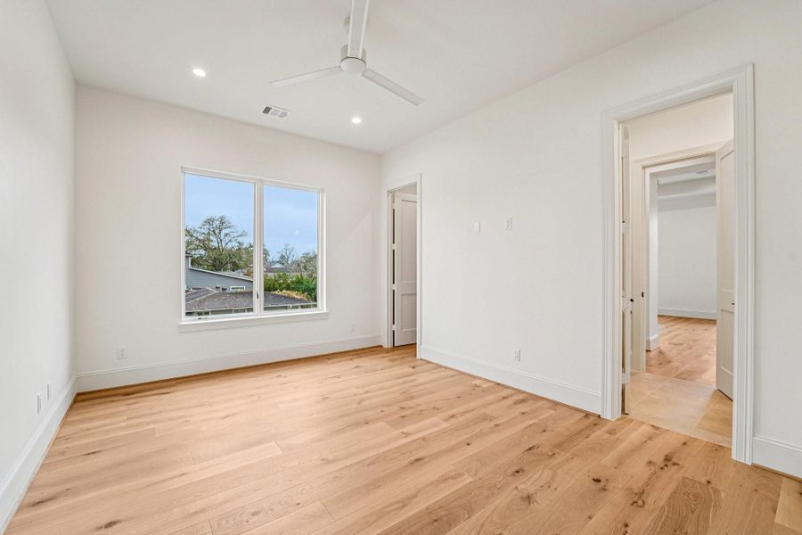 Spacious, unfurnished interior of a new home in , Houston (Image 44).