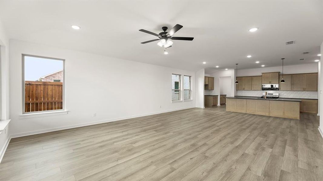 17. 1331 Burgess - Family (3) 17. 1331 Burgess - Family (3)