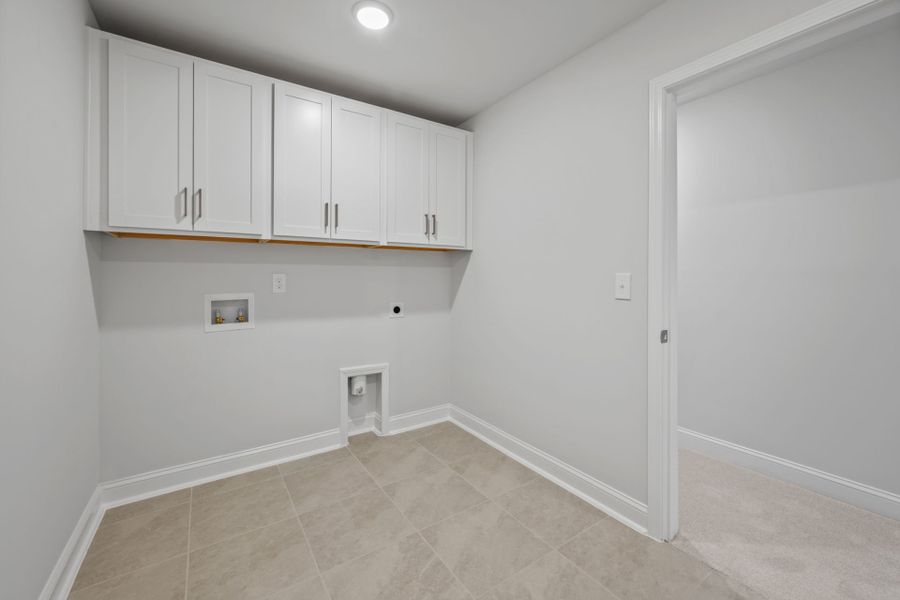 Spacious, unfurnished interior of a new home in Carriage Estates, Lexington (Image 13).