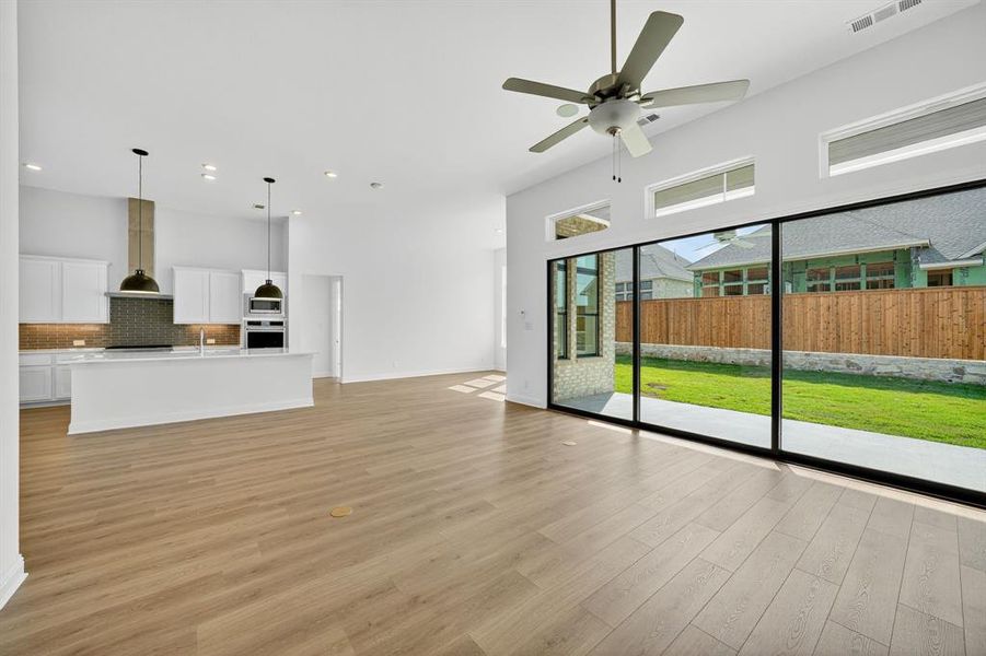 Spacious, unfurnished interior of a new home in Walsh Ranch, Fort Worth (Image 24).
