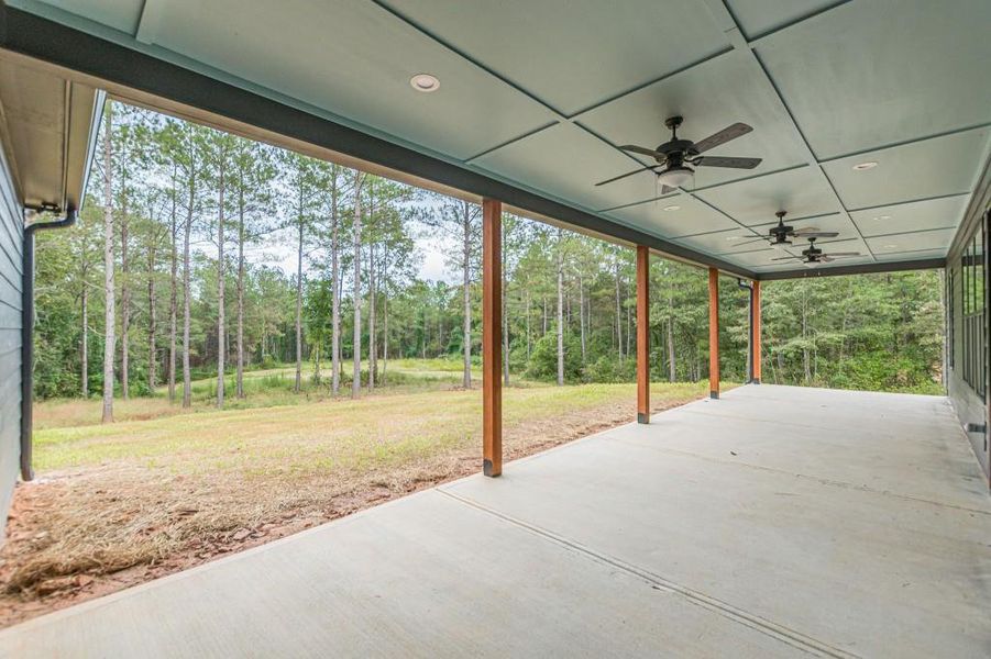 Exterior details and patio area of a home in , Bremen (Image 26).