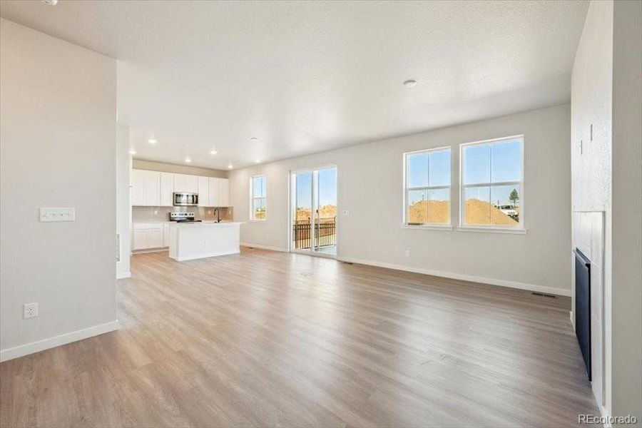 Spacious, unfurnished interior of a new home in Windler, Aurora (Image 12).