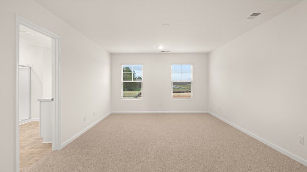 Spacious, unfurnished interior of a new home in Estates at Deer Hollow, Grovetown (Image 29).