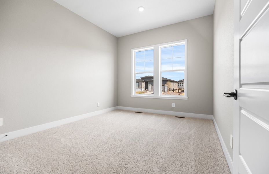 Spacious, unfurnished interior of a new home in Hilltop at Inspiration, Aurora (Image 20).