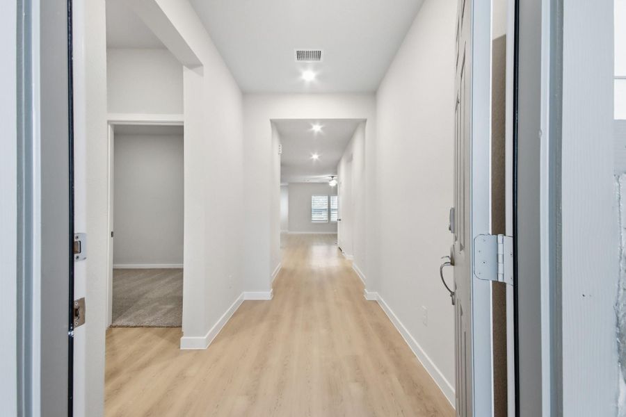 Spacious, unfurnished interior of a new home in Caney Mills, Conroe (Image 17). Spacious, unfurnished interior of a new home in Caney Mills, Conroe (Image 17).