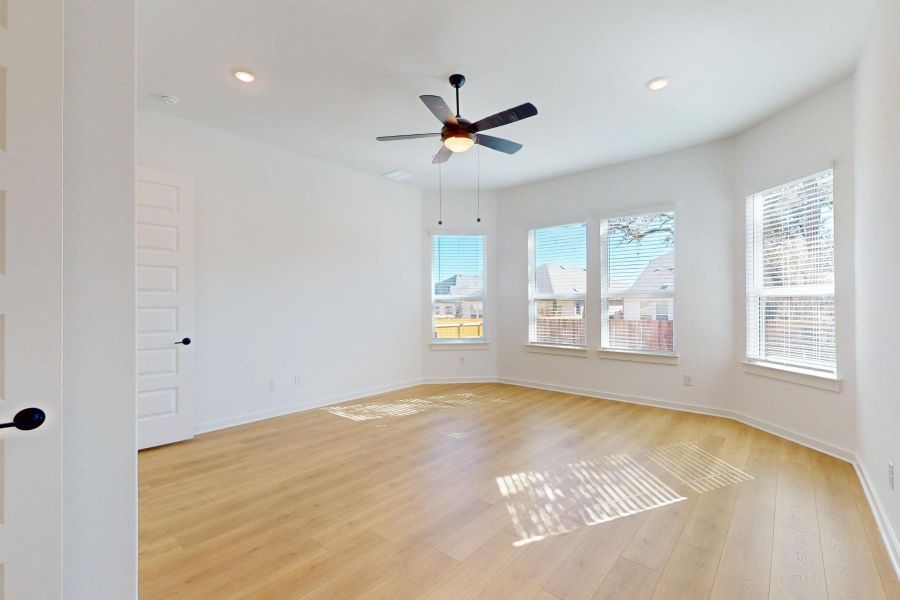 Spacious, unfurnished interior of a new home in Heritage, Dripping Springs (Image 23).