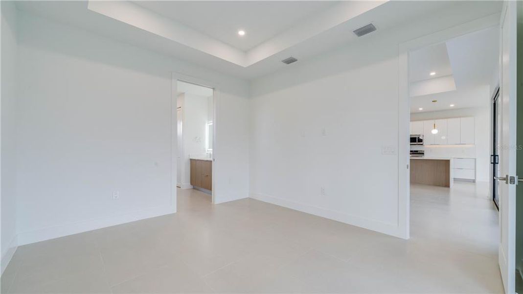 Spacious, unfurnished interior of a new home in , Lehigh Acres (Image 39).