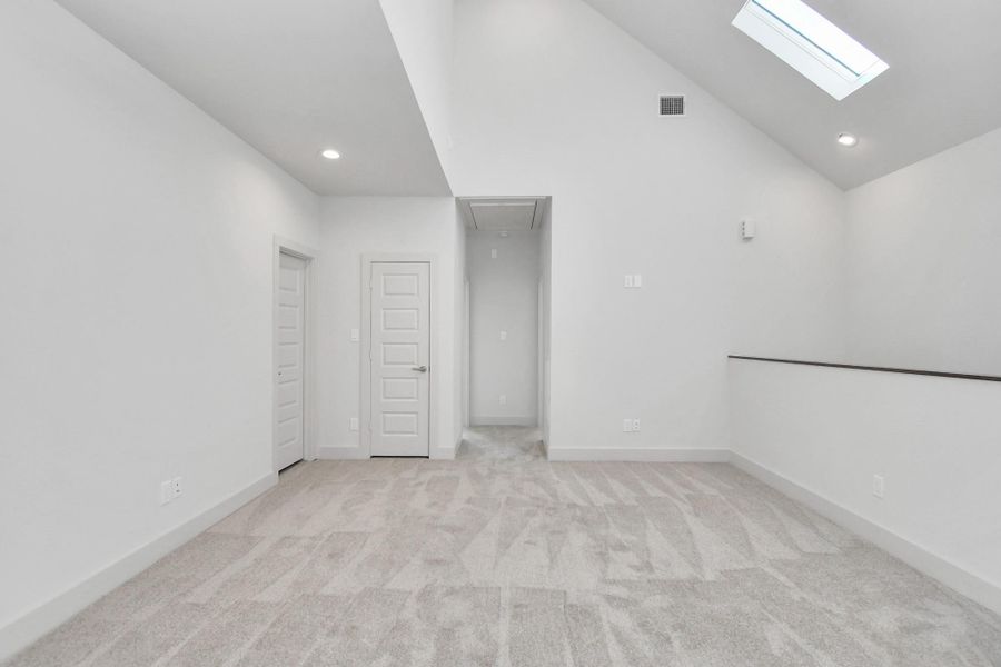 Spacious, unfurnished interior of a new home in Antigua, Houston (Image 31).