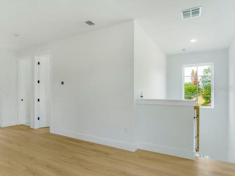 Spacious, unfurnished interior of a new home in , Oakland (Image 24).