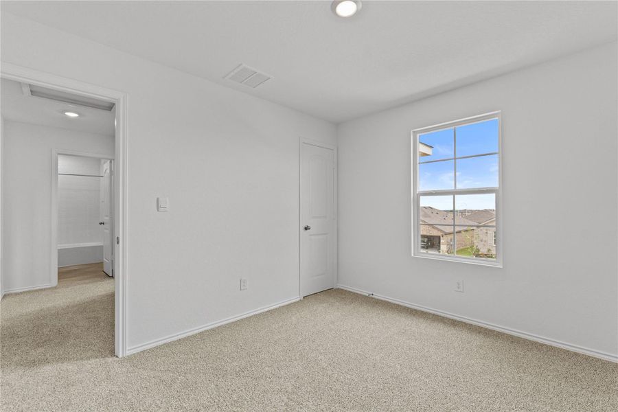 Spacious, unfurnished interior of a new home in Arroyo Ranch, Seguin (Image 16).