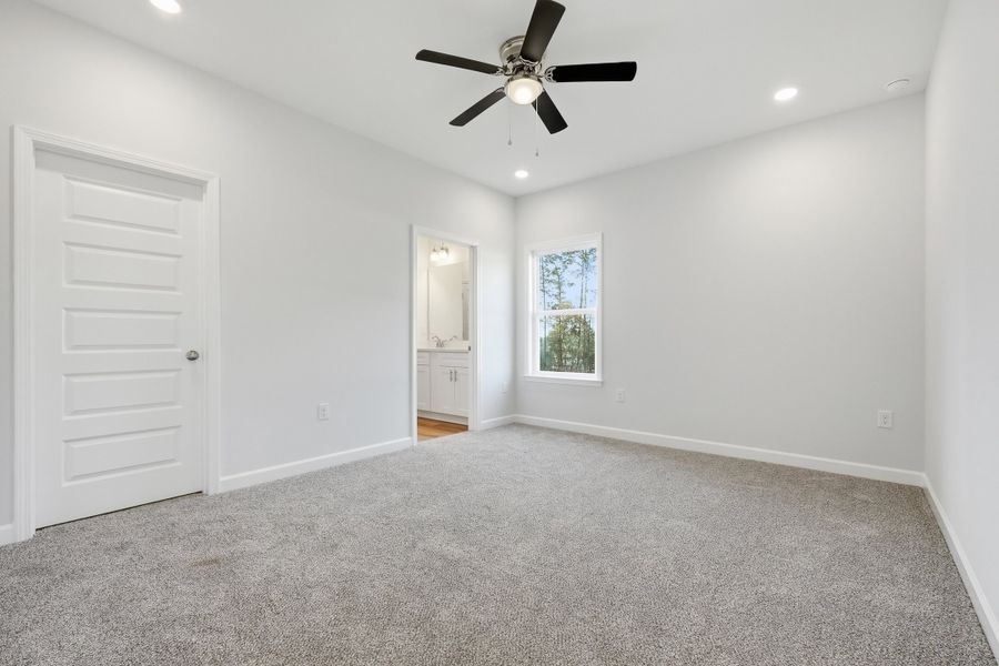 Spacious, unfurnished interior of a new home in McCarthy Estates, Defuniak Springs (Image 23).