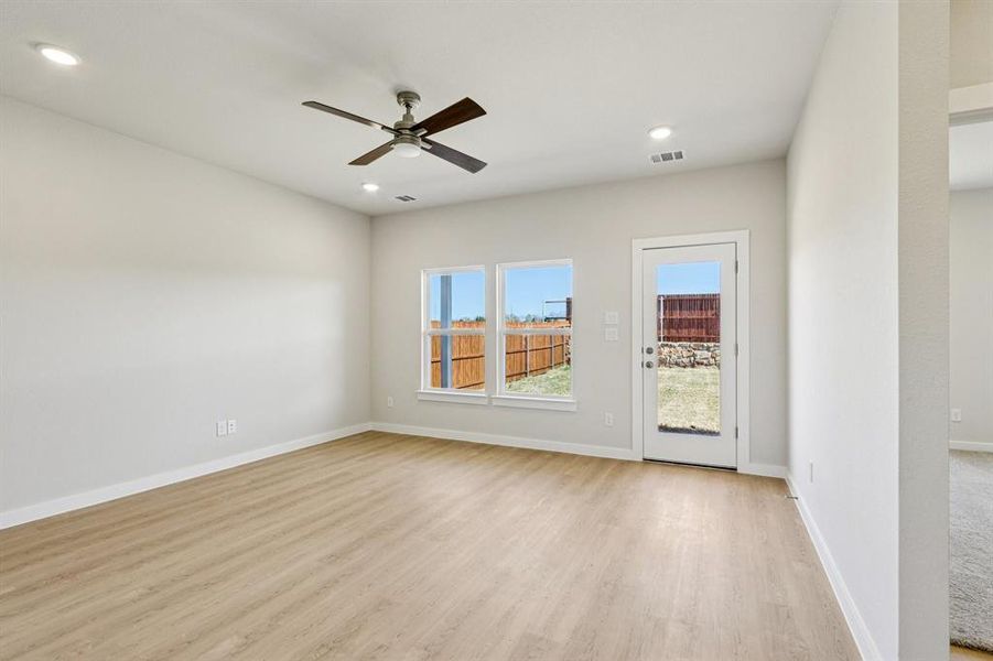 Spacious, unfurnished interior of a new home in Hickory Hill, Sherman (Image 19).