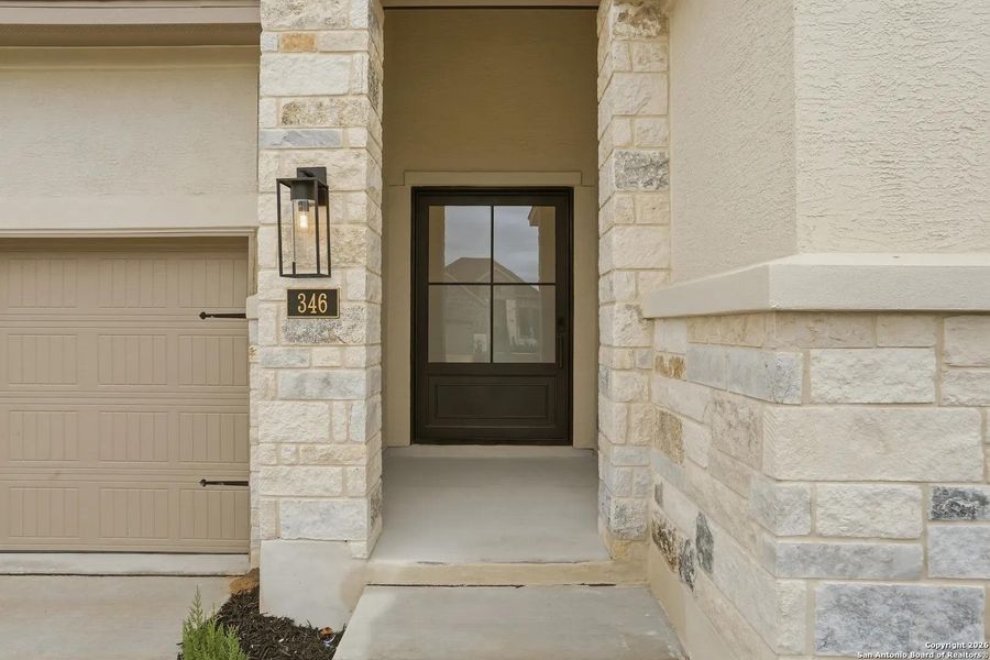 Exterior details and patio area of a home in Haby Hill 50s, San Antonio (Image 31).