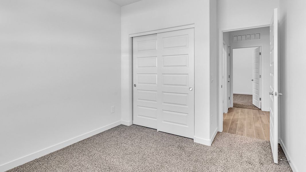 Spacious, unfurnished interior of a new home in The Oasis at Rocking K, Vail (Image 32).