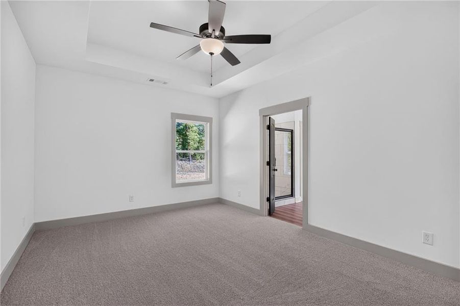 Spacious, unfurnished interior of a new home in , Silver Creek (Image 30).
